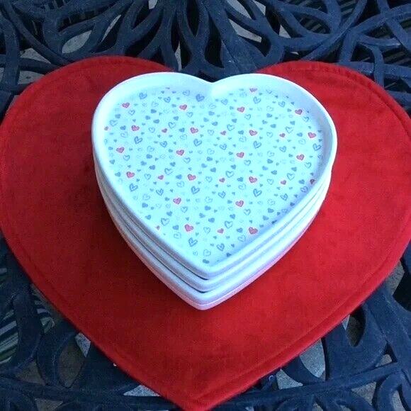 Heart Ceramic Dishes By Envogue Size- @7 1/2”x @7 1/4” NWOT - Picture 1 of 5